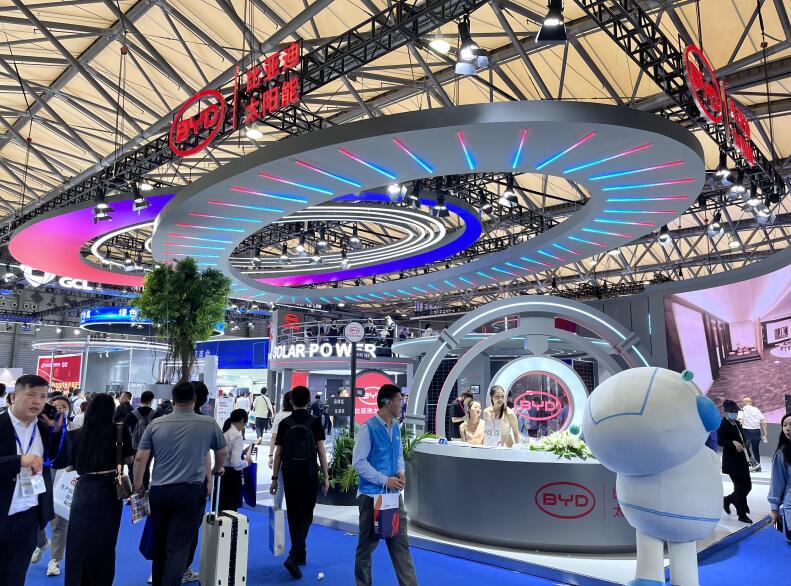 在展覽會(huì)上，企業(yè)旨在推銷其產(chǎn)品和服務(wù)。獲得了更好的曝光率，能夠與不同的人互動(dòng)并理解他們的觀點(diǎn)。這是一個(gè)令人驚嘆的社交場(chǎng)所，允許企業(yè)與知名公司和客戶建立強(qiáng)大的網(wǎng)絡(luò)連接。